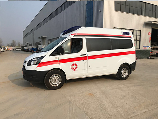 國(guó)六福特全順中軸中頂監(jiān)護(hù)型救護(hù)車(chē)