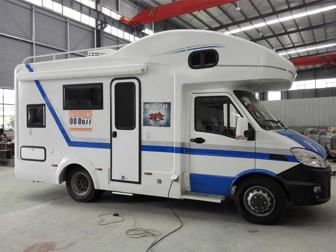 依維柯新寶迪C型房車時尚版